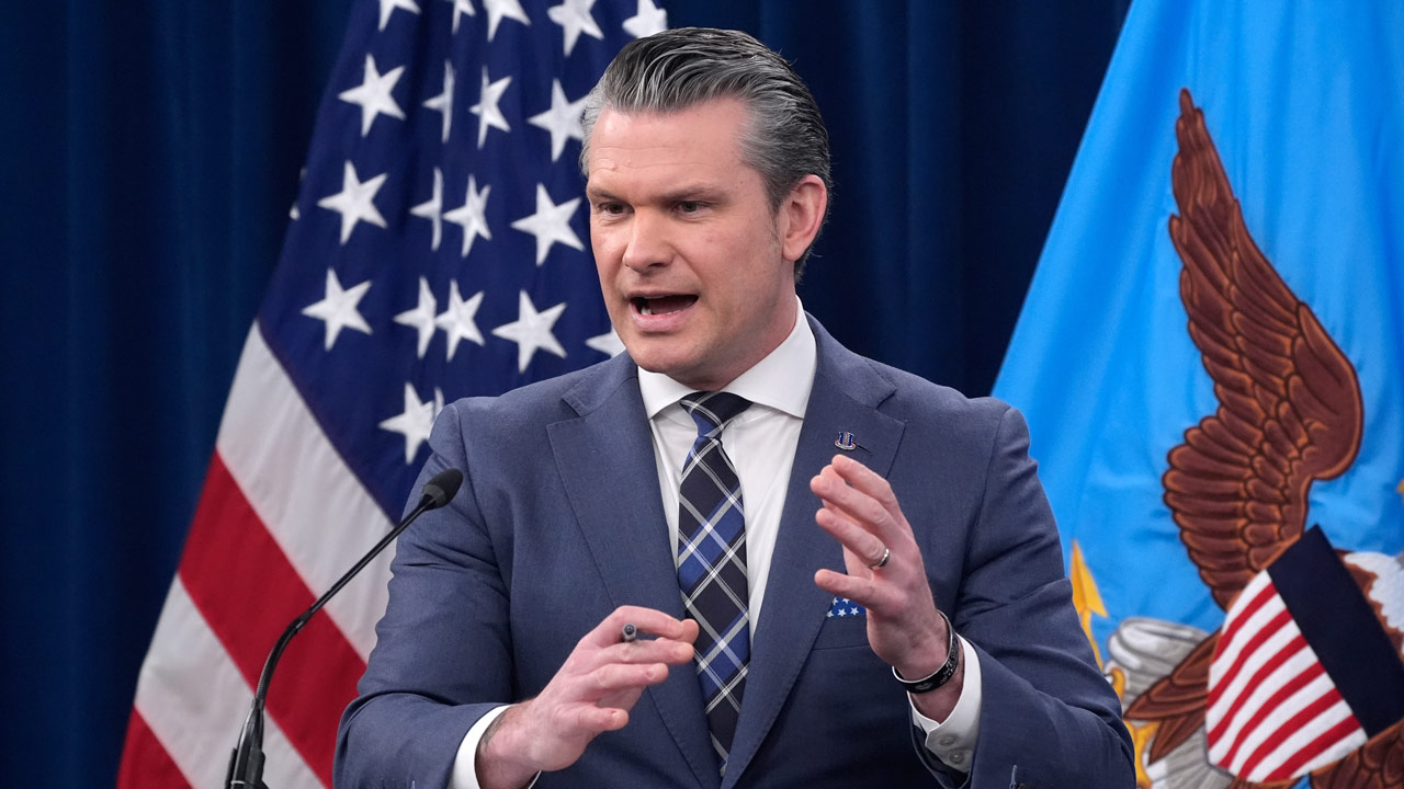 미 국방장관 "이란 내 무엇이든 타격권에 두고 있어"