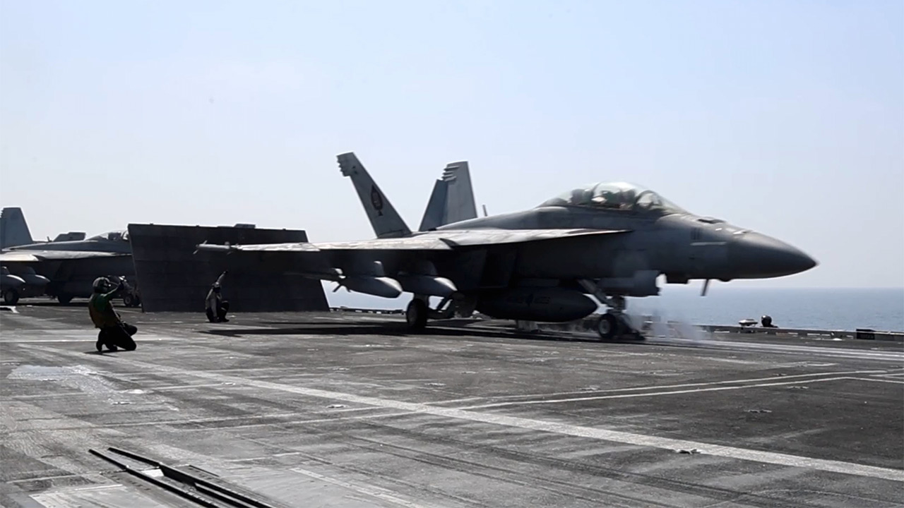 "미 F-35, 이란 추정 공격으로 비상착륙‥미 전투기 첫 피격 가능성"