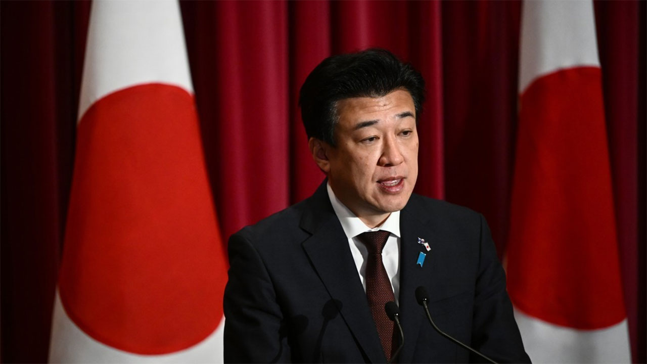 日 관방장관과 기자의 이례적 설전‥"왈츠는 제3자다"?