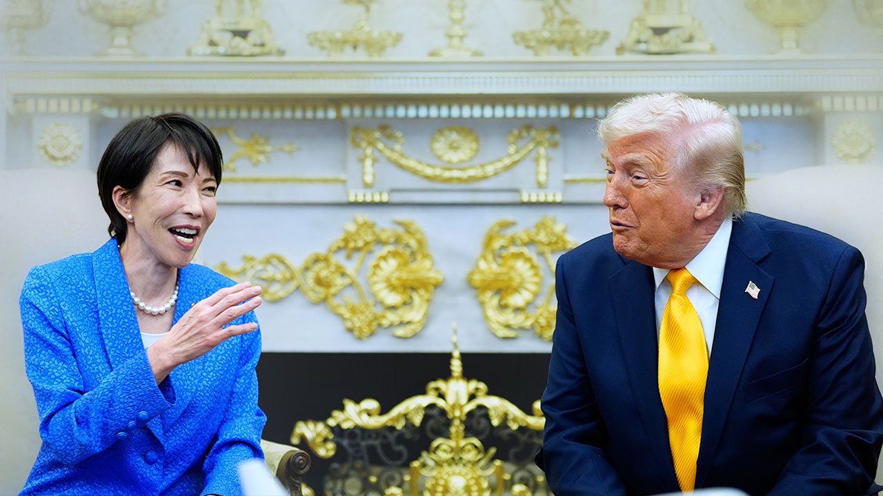 日 관방장관과 기자의 이례적 설전‥"왈츠는 제3자다"?