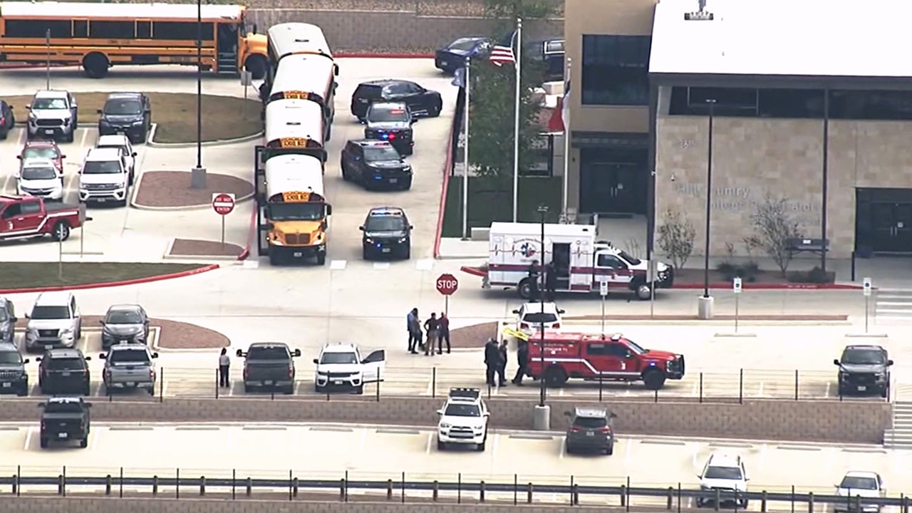 美텍사스 고등학교서 학생이 교사 향해 총격‥용의자 사망