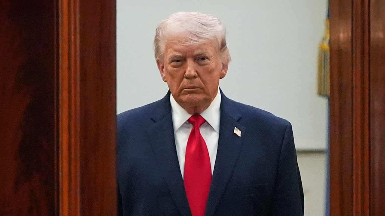 이란과 협상 시한 하루 연기한 트럼프 "불발시 다 날려버릴 것"