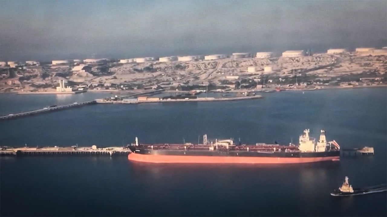 "미군, 이란 하르그섬 군시설 공격"