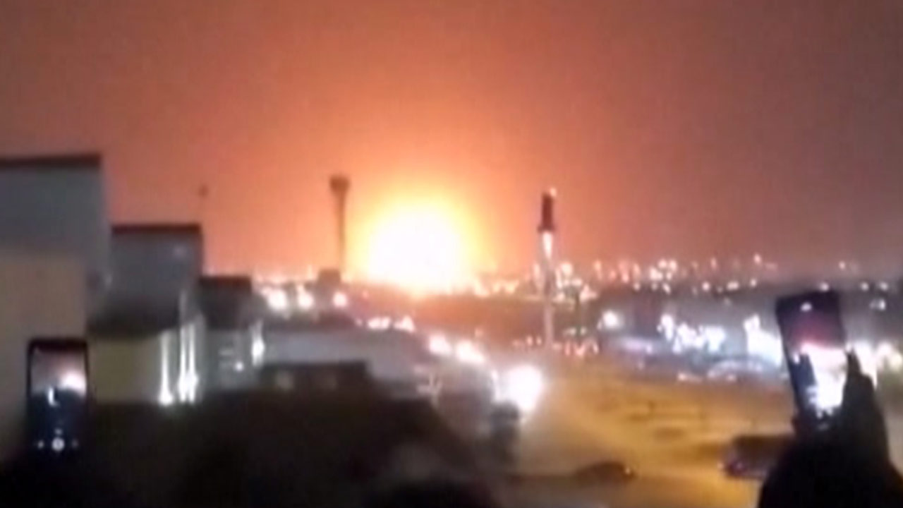 이스라엘 공격받은 이란, 사우디 최대 석유화학 단지 보복