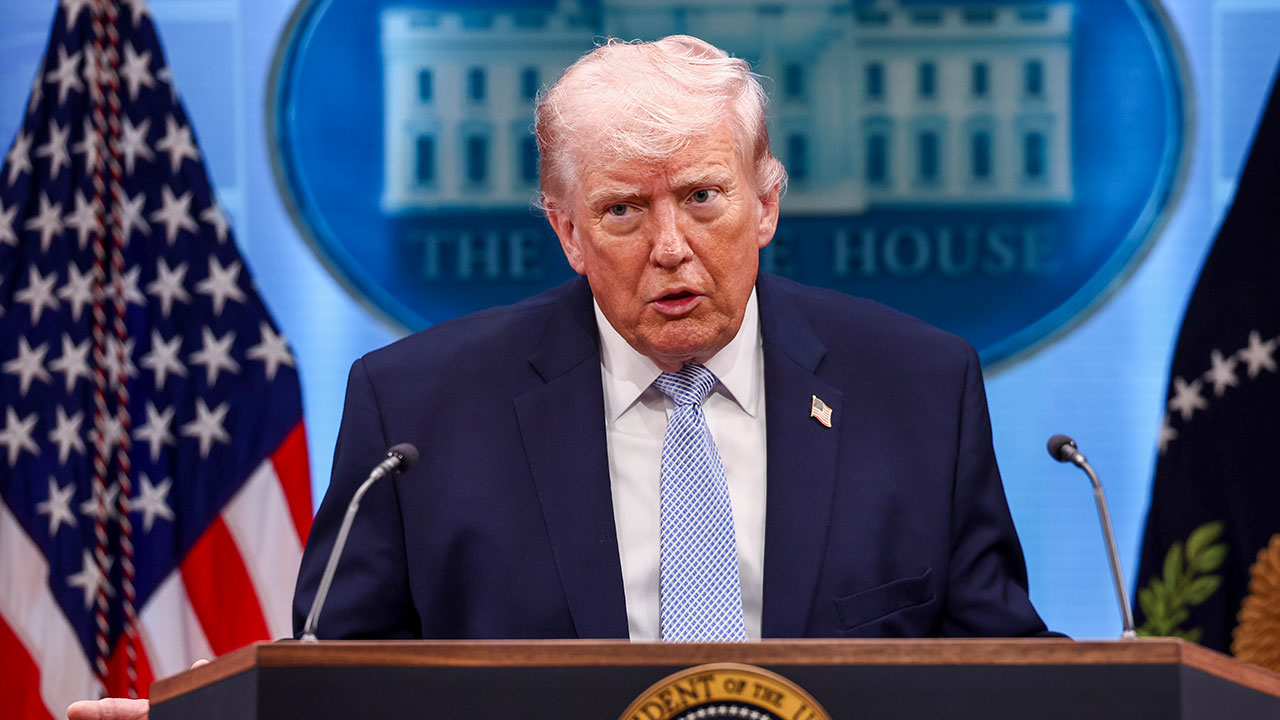 트럼프, '이란전 반대' 보수 논객들 겨냥 "멍청한 패배자들"