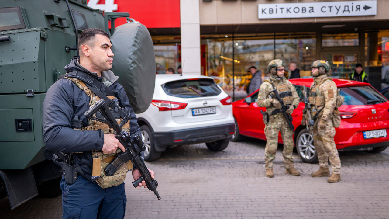 키이우서 총기난사로 15명 사상‥"용의자 모스크바 출신"