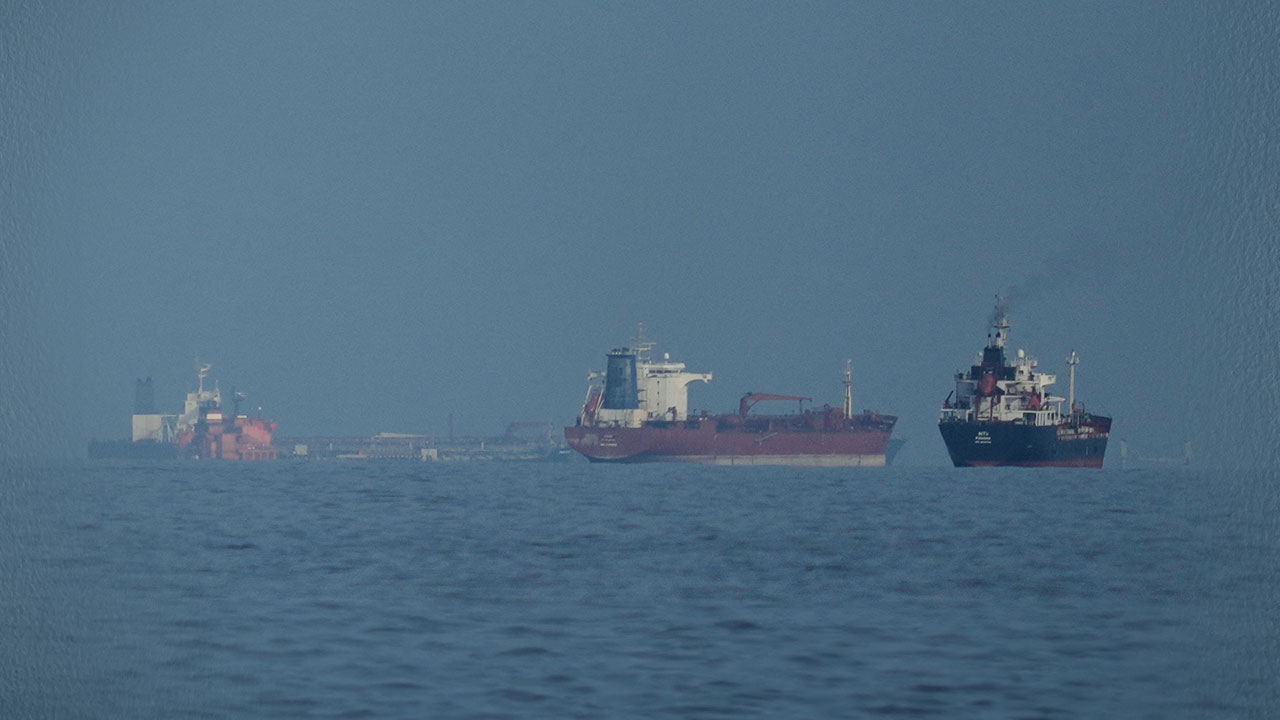 호르무즈에서 선박 2척 피격‥선원 피해는 없어