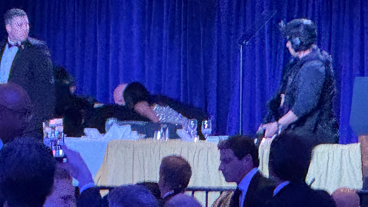 '트럼프 참석' 백악관 기자단 만찬서 총격‥"트럼프 피신, 부상 없어"