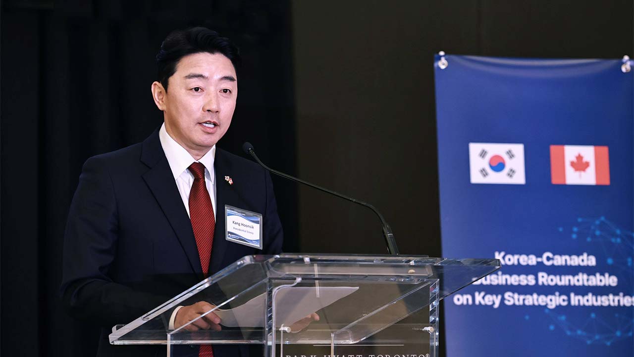 "韓, 캐나다잠수함 수주연계해 3조 원대 수소트럭 투자 제안"