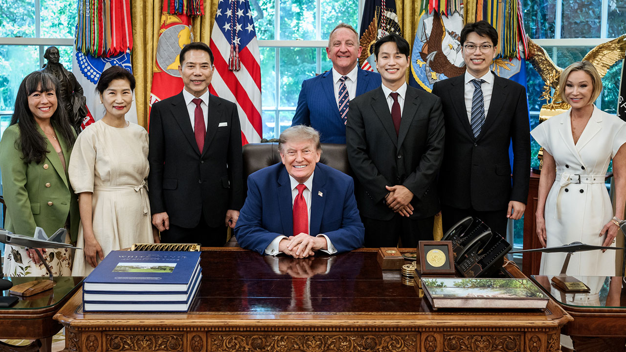 백악관 찾아가 트럼프 전격 접견한 손현보 목사