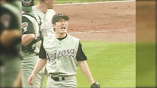 양키스타디움 외야에 공을 뿌린 김병현