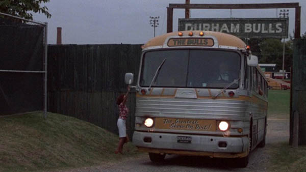 구단 버스도 꽤 비중있게 다뤄진다