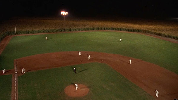 추억을 토대로 야구 이상의 의미를 짚는다