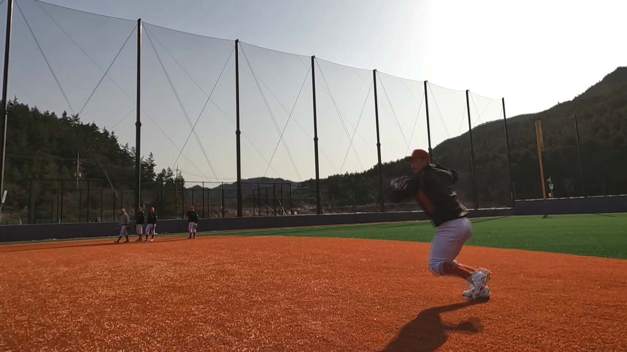 유격수 수비 훈련 중인 대전고 우주로