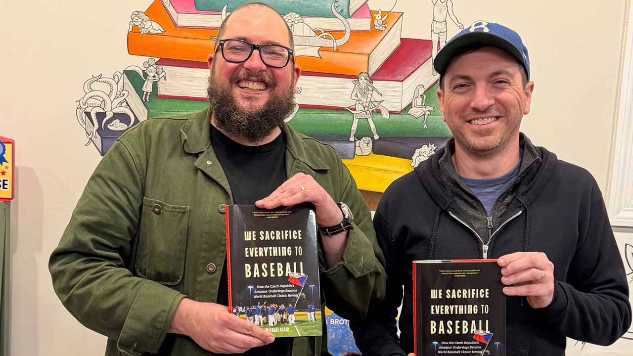 최근 체코 야구 서적을 발간한 클레어