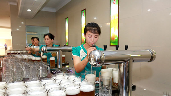 [평양 핫라인] 북한TV가 소개하는 대동강맥주 이야기