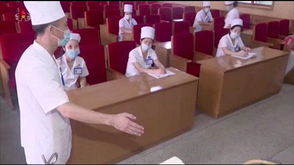[평양 핫라인] 코로나 장기화에 '보건의료 서비스' 강조하는 북한TV