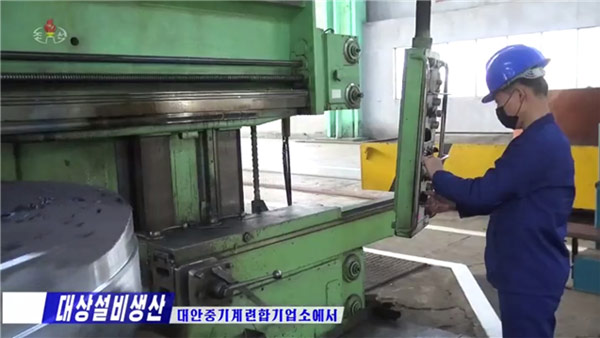 [평양 핫라인] 2021년 새해 첫 전투에 나선 북한의 산업현장