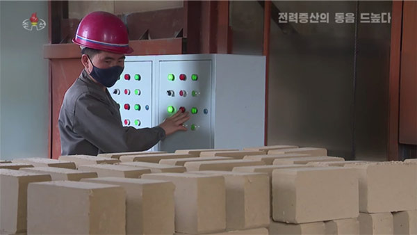 [평양 핫라인] 2021년 새해 첫 전투에 나선 북한의 산업현장