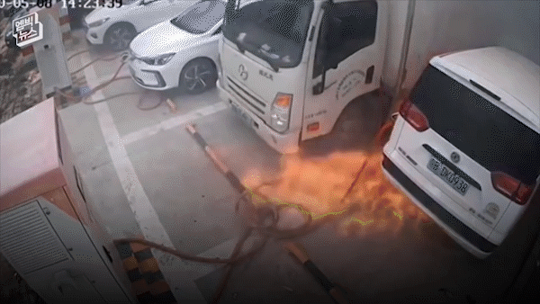 [뉴스인사이트] 전기차가 잇따라 불타는 이유는…꿈의 배터리 어디까지?