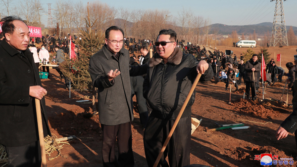 [평양핫라인] '봄철나무심기' 총력‥"산림복구전투는 최대 애국사업"