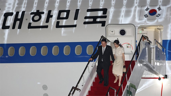 [용산M부스] MBC 기자들의 '민항기' 취재기 - 시험대 오른 대통령의 언론관