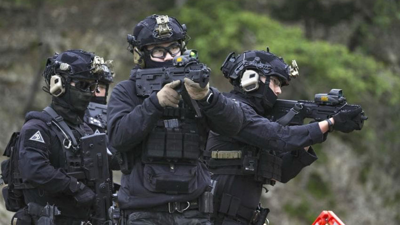 북한위협계속되는데왜특전사는기관단총하나못고르나국회M부스