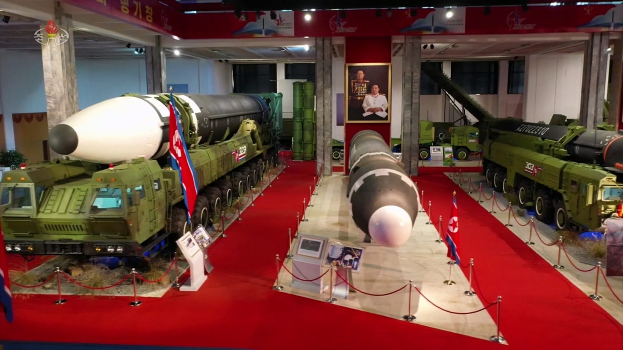 [인싸M] 북한 공군 비행장이 사라진다? "온실농장 지어라"