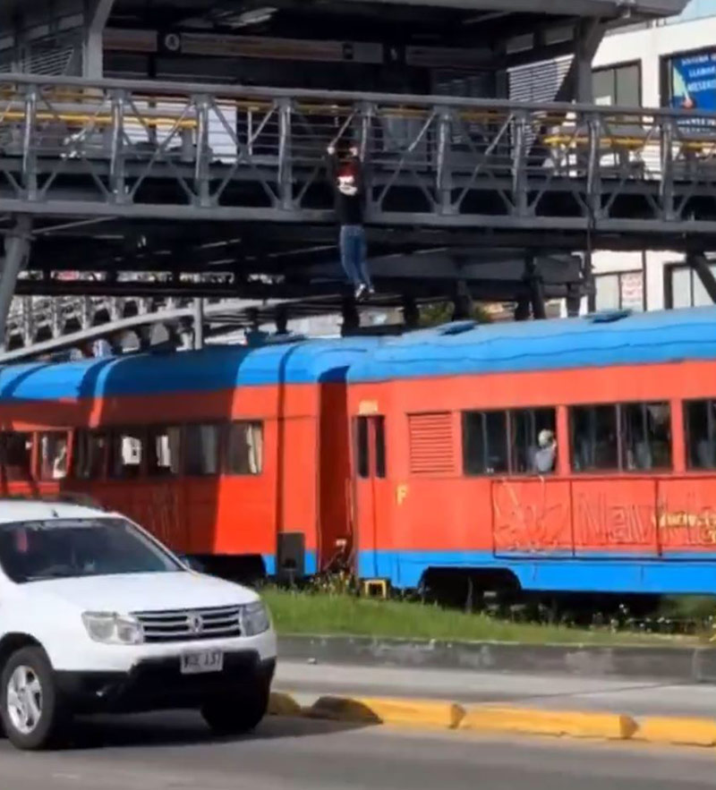 [인싸M] 지하철 지붕 위를 달리는 소녀‥위험천만 SNS 챌린지