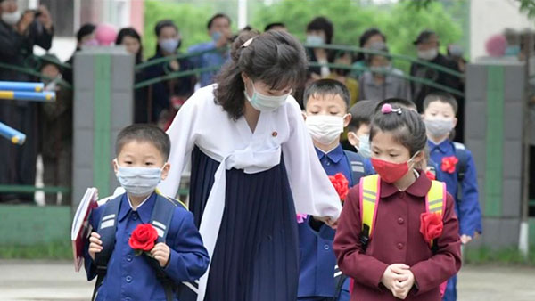 [Right Now] '비슷한 듯 다른 듯'…북한의 등교 개학 풍경