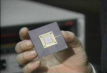 어른 손톱정도인  신경망 칩 국내기술로 개발