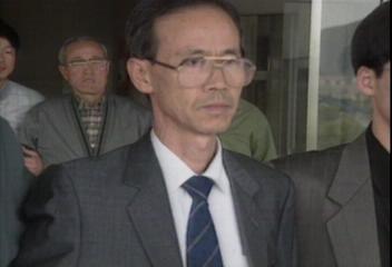 상점 개점식에 여고 고적대 동원백지연