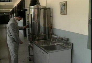 학교들 식수난으로 지하수를 식수로 사용고주룡