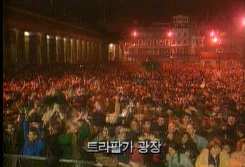 한해를 보내는 런던 트라팔가광장의 제야 표정최우철