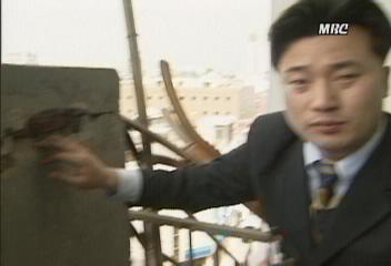 서울 복도난간 받치던 콘크리트 붕괴로 승용차 파괴이상호