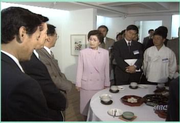 이 여사 북 어린이 지원 판화전 관람최율미