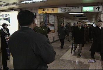 폭설에 따른 시민들 불편 덜기 위해 서울 지하철 연장 운행김수영