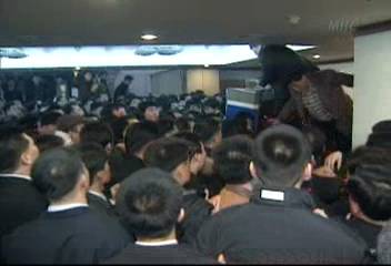 태권도협회장 선거 대의원회의 몸싸움 난장판