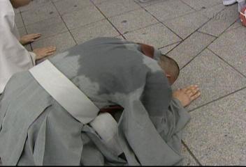 스님들 서울역광장 북한산 관통도로 반대 6시간 고행 시위성지영