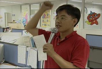 스포츠조선 노조 뇌물수수 간부 복직 반발 신문 제작 거부권희진