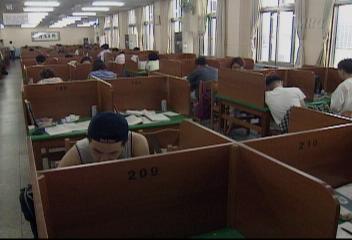 청년실업률 3배 첫 직장 취직 1년 소요고일욱