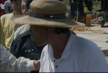 김석수 총리서리 강릉 지해지역 방문 격려엄기영