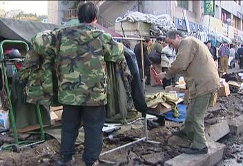 청계천 노점상인들 노점 재개 또 충돌 우려조승원