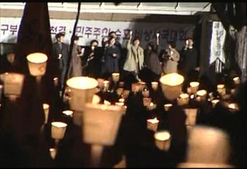 시민 1만여명 국회앞 노무현 대통령 탄핵 규탄 촛불시위노재필
