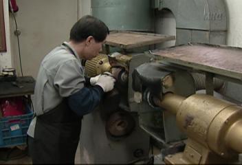 경기 불황으로 물건 다시 고쳐서 쓰는 알뜰 소비 증가최창규