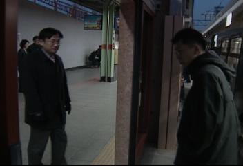 지하철 신길역 안전사고 방지위한 스크린도어 설치이주훈