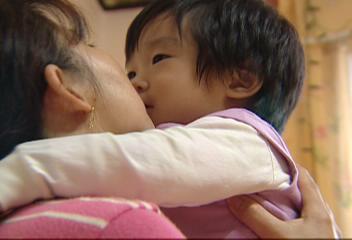 우리 아이들병마에 시달리는 엄마와 사는 2살배기 딸의 사연이주훈