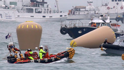 가라앉는 세월호 "부력 키워라"리프트백 설치