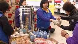 "아픔 나누자" 자원 봉사 밀물기업 지원도 줄이어