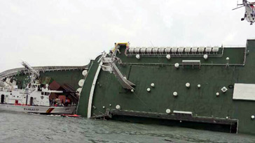 기울어져 대피 못해"배 기울어도 탈출 가능하다"